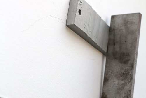 Mesure de la perpendicularité d’un angle à l’aide d’une équerre, sans recourir à l’utilisation de cales d’épaisseur (d’ajustement)