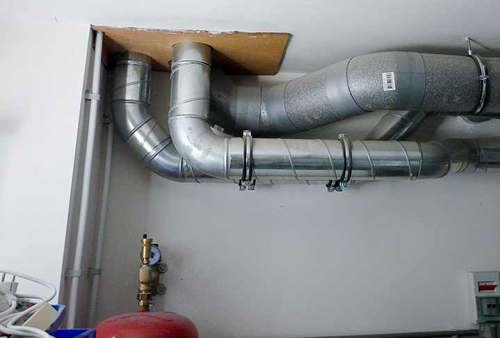 Installation d'un système de ventilation.