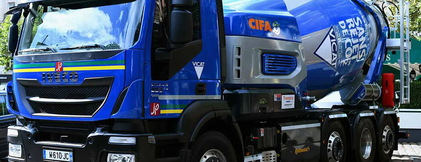 Vrachtwagen met betonmixer op gas of elektriciteit in plaats van op diesel - Un camion malaxeur qui roule au gaz ou à l'électricité au lieu de diesel