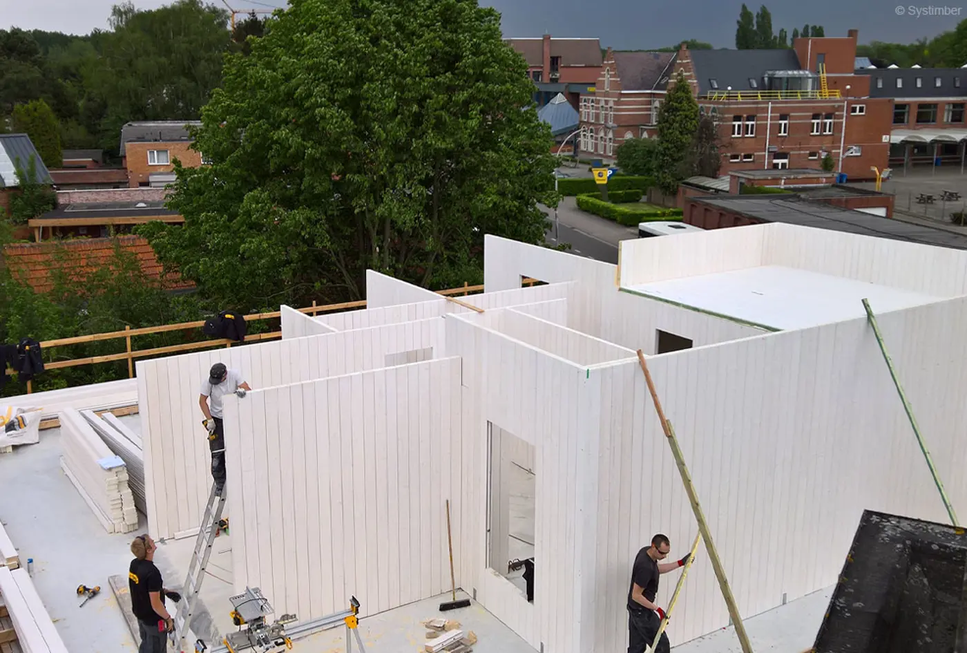 Houtschakelbouw vereenvoudigt en versnelt ruwbouw - La construction bois à madriers et connecteurs simplifie et accélère le gros œuvre