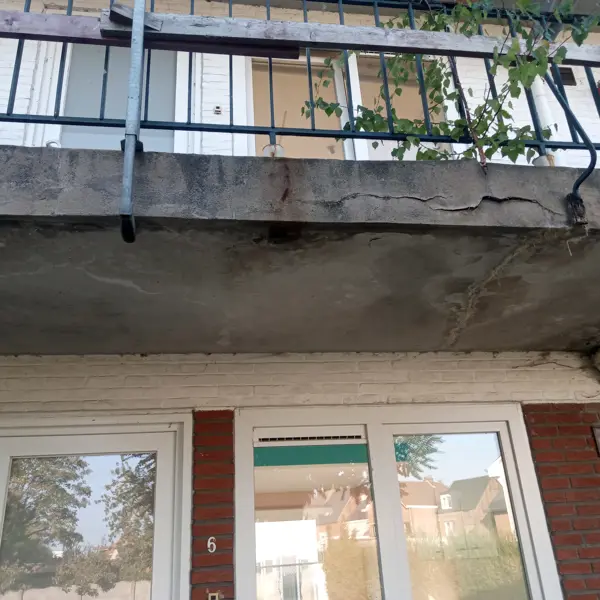 Balkon scheur gebouw